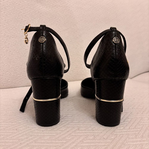 TXT Women Fashion Pumps like new, size 40, black embossed leather