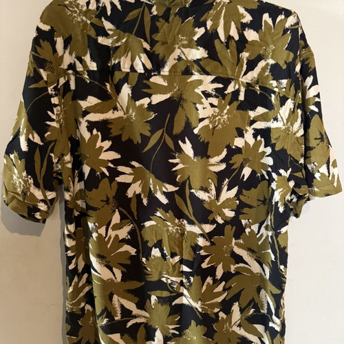 Pull & Bear men's short sleeve shirt with floral pattern like new, size M