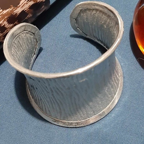 Cuff bracelet stainless steel new, silver color