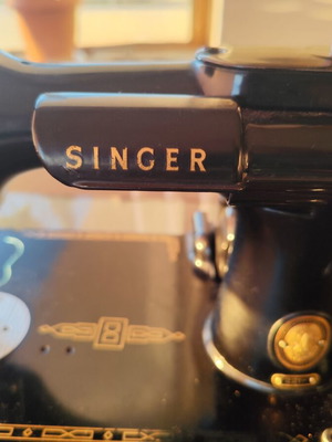 Singer Featherweight 221 sewing machine