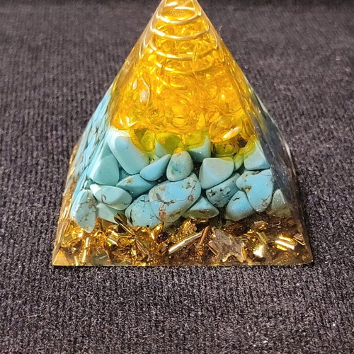 Orgonite Pyramid Turquoise new with quartz resin