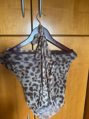 Zara t-shirt with leopard pattern like new, size S