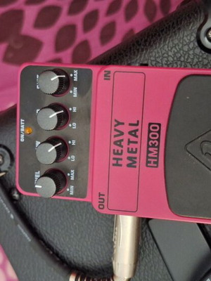 Behringer HM300 Heavy Metal πετάλι εφέ κιθάρας