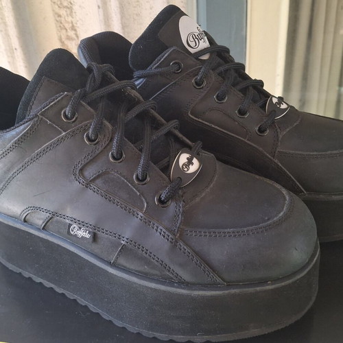 Buffalo London 1330-6 Low Black Platform Sneakers like new, size 39