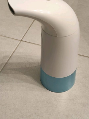 Foam dispenser plastic tabletop used, automatic white