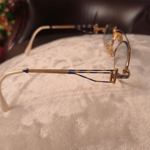 Art line by D. Von Hunuius eyeglasses used, gold-plated collectible