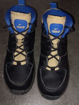 Nike Manoa δερμάτινα παιδικά μποτάκια σαν καινούργια, νούμερο 35