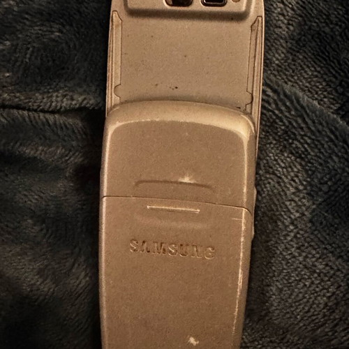 Old mobile phones used, set of 2 for spare parts
