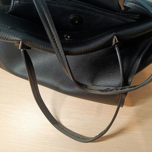 Axel shoulder bag black like new with 3 compartments