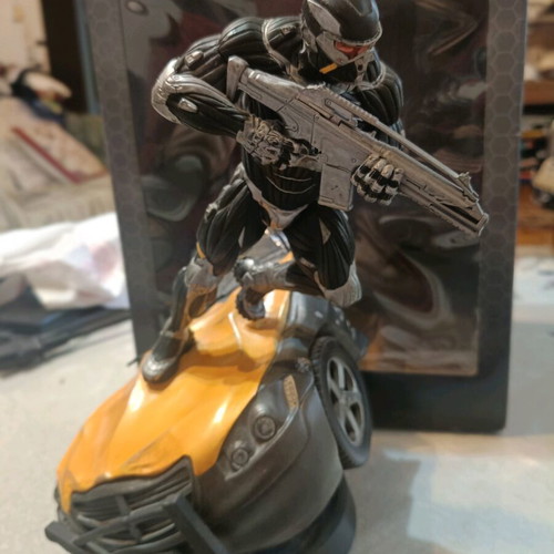 Crysis 2 Alcatraz Nano Edition figure like new with LED lighting