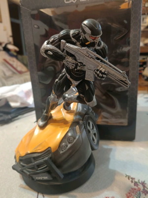 Crysis 2 Alcatraz Nano Edition figure like new with LED lighting