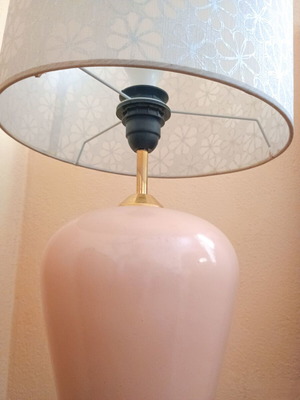 Table lamp and shade like new, dimensions 61cm