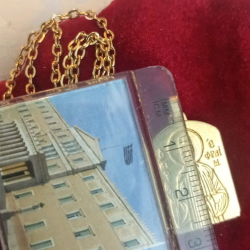 Gold-plated pendant amulet like new with faux chain 64cm