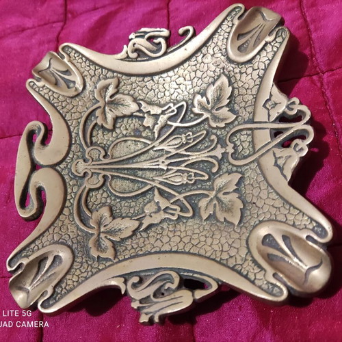Vintage engraved ashtray new
