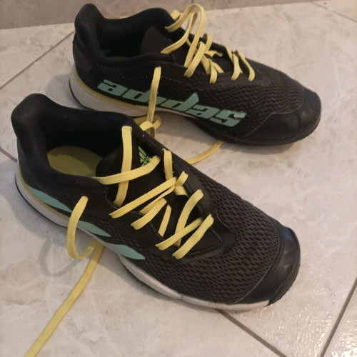 Παιδικό αθλητικό παπούτσι Adidas μεταχειρισμένο, νούμερο 36, μαύρο