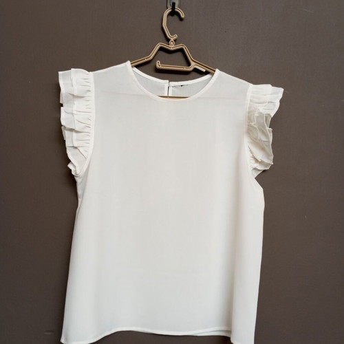 White blouse with ruffles and pearl back, L/XL