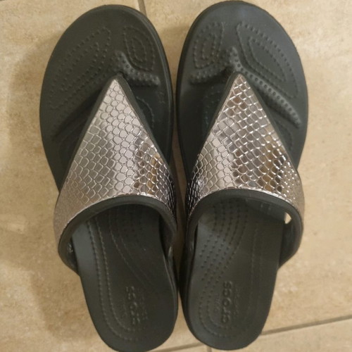 37 - Crocs anatomical flip-flops (new)