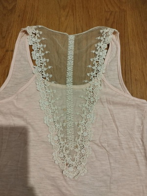 Ροζ μπλούζα Medium με δαντέλα στην πλάτη σαν καινούργια