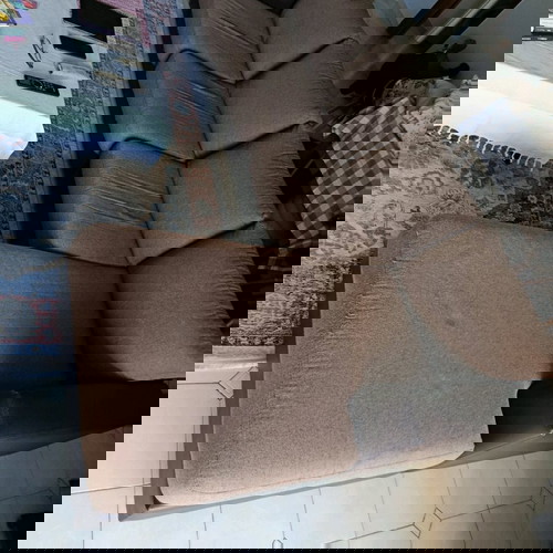 Γωνιακός καναπές μεταχειρισμένος με αλέκιαστο ύφασμα και δερματίνη