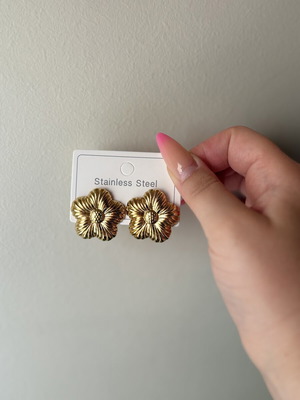 Flower earrings like new, gold stainless steel