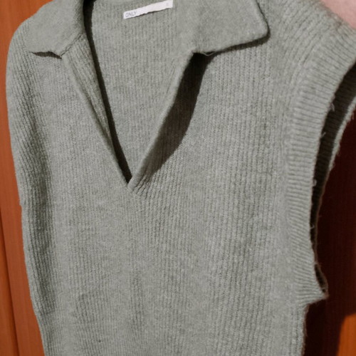 Only vest like new, beige and green, loose fit