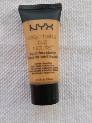 Nyx foundation μεταχειρισμένο, απόχρωση TAN, υγρό ματ