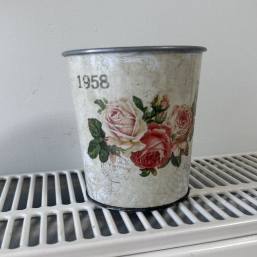 Vintage Victorian bucket pot vase decor, like new