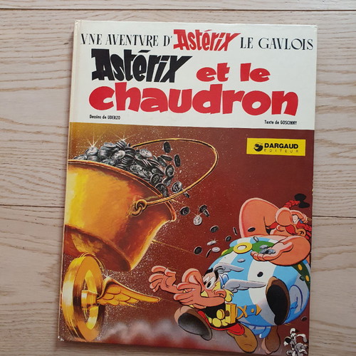 Asterix et le chaudron 1981 edition with minor spine damage