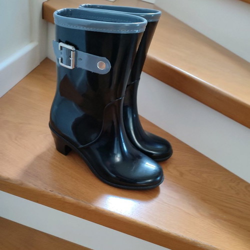 Galotses size 37 used, black with grey details and low heel
