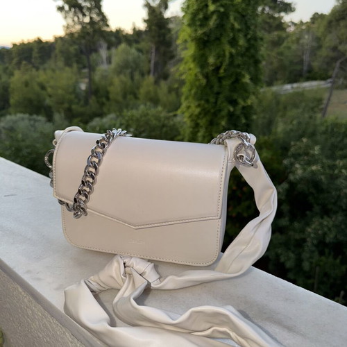 Deezee crossbody bag beige like new with silver details