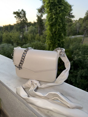 Deezee crossbody bag beige like new with silver details
