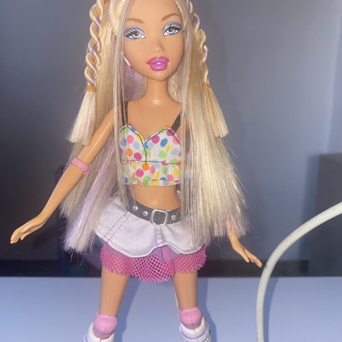 My Scene Roller Girls Chelsea doll like new with remote