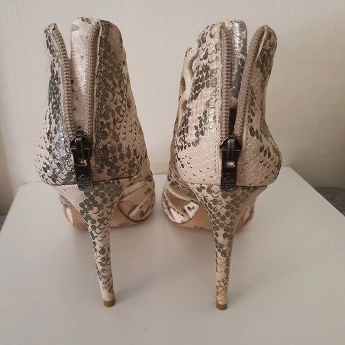 Vince Camuto leather shoes snake print size 36 like new