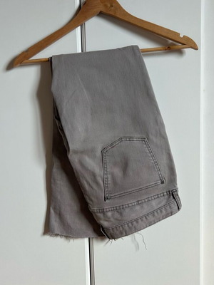 Gap Jean Skinny Stretch gray like new, size XL 42 14, cut at bottom
