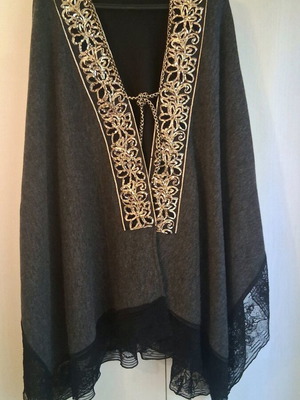 Κάπα Fia Fashion γκρι σαν καινούργια με χρυσές παγιέτες και μαύρη δαντέλα