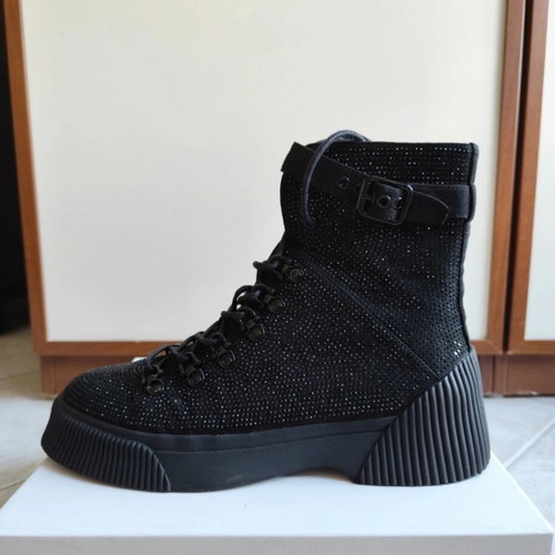 Bibi Lou ankle boots like new, size 40, black