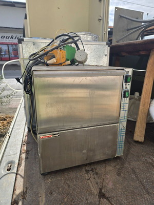 Glass washer like new with 40-slot basket