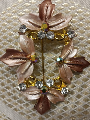 Women's pin 7x5 cm, like new, pink and gold