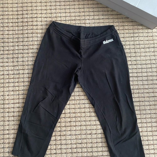 Body Move (Bdmv.) women's sports capri leggings like new, size L, black