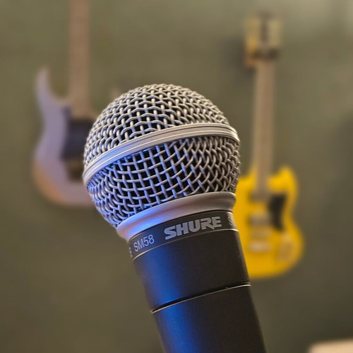 Shure SM58 dynamic microphone XLR like new