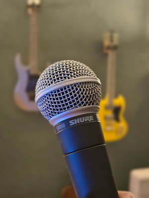 Shure SM58 dynamic microphone XLR like new