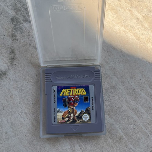 Gameboy Metroid 2 cartridge like new with original plastic case