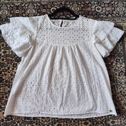Regalinas white top with broderie embroidery and ruffles, like new, size S/M