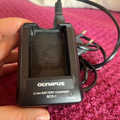 Olympus Li-ion Battery Charger BCS-1 like new