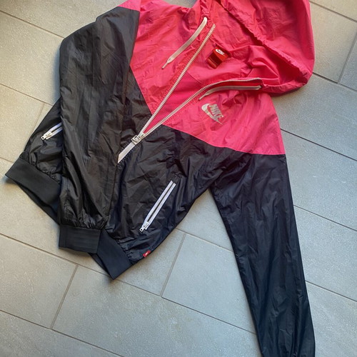 Nike Windrunner lightweight jacket pink and black, size S