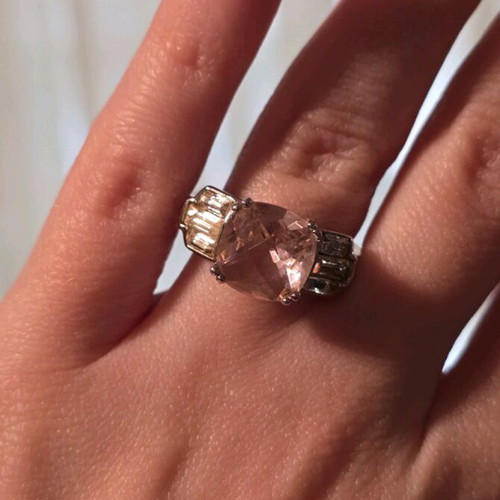 Avon ring with pink stone like new, adjustable size