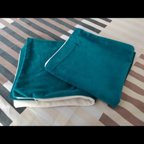 Set of two blue pillowcases like new from Jumbo