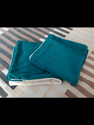 Set of two blue pillowcases like new from Jumbo