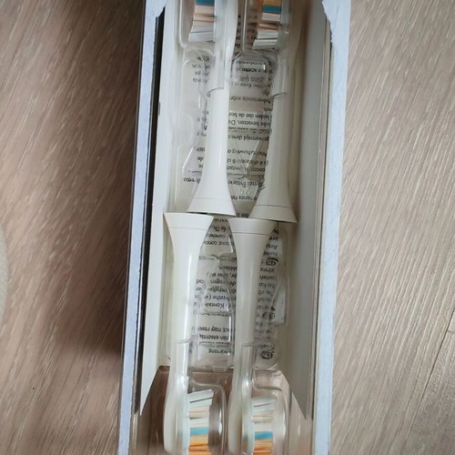 Philips Sonicare 9000 DiamondClean electric toothbrush like new