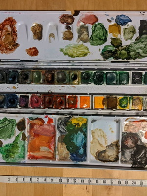 Metal case with 26 Rembrandt watercolor pans